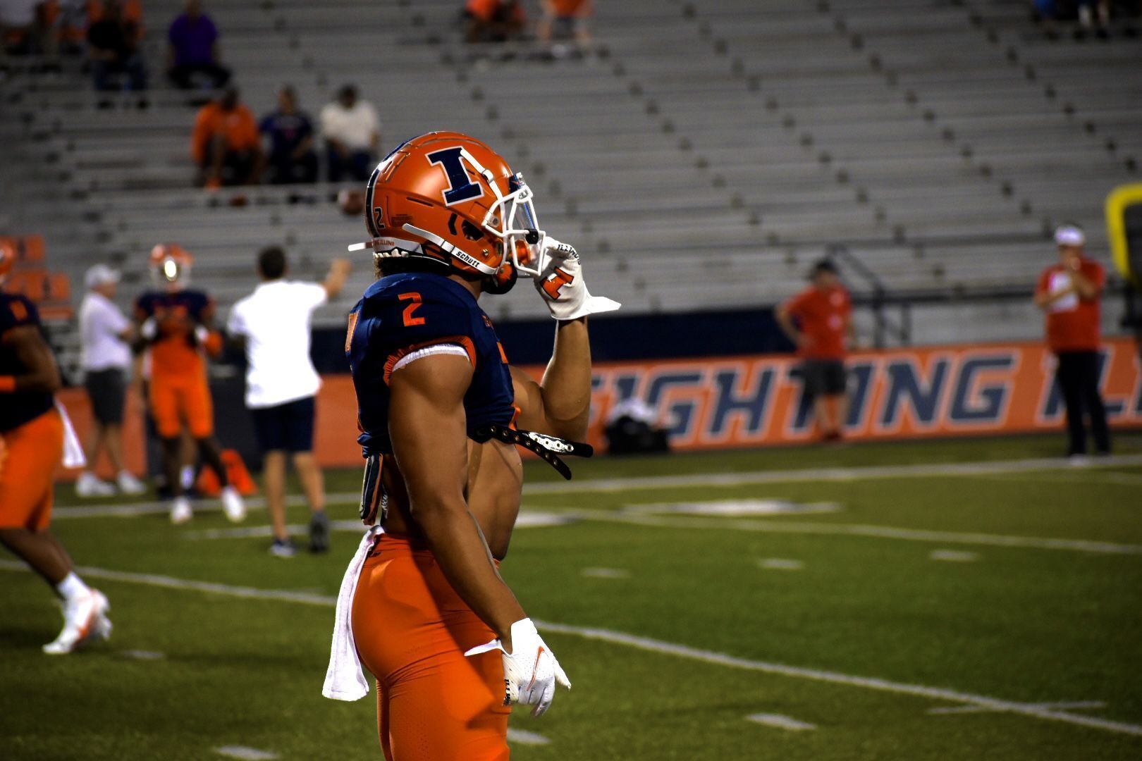 PHOTOS: Illinois warms up against Maryland